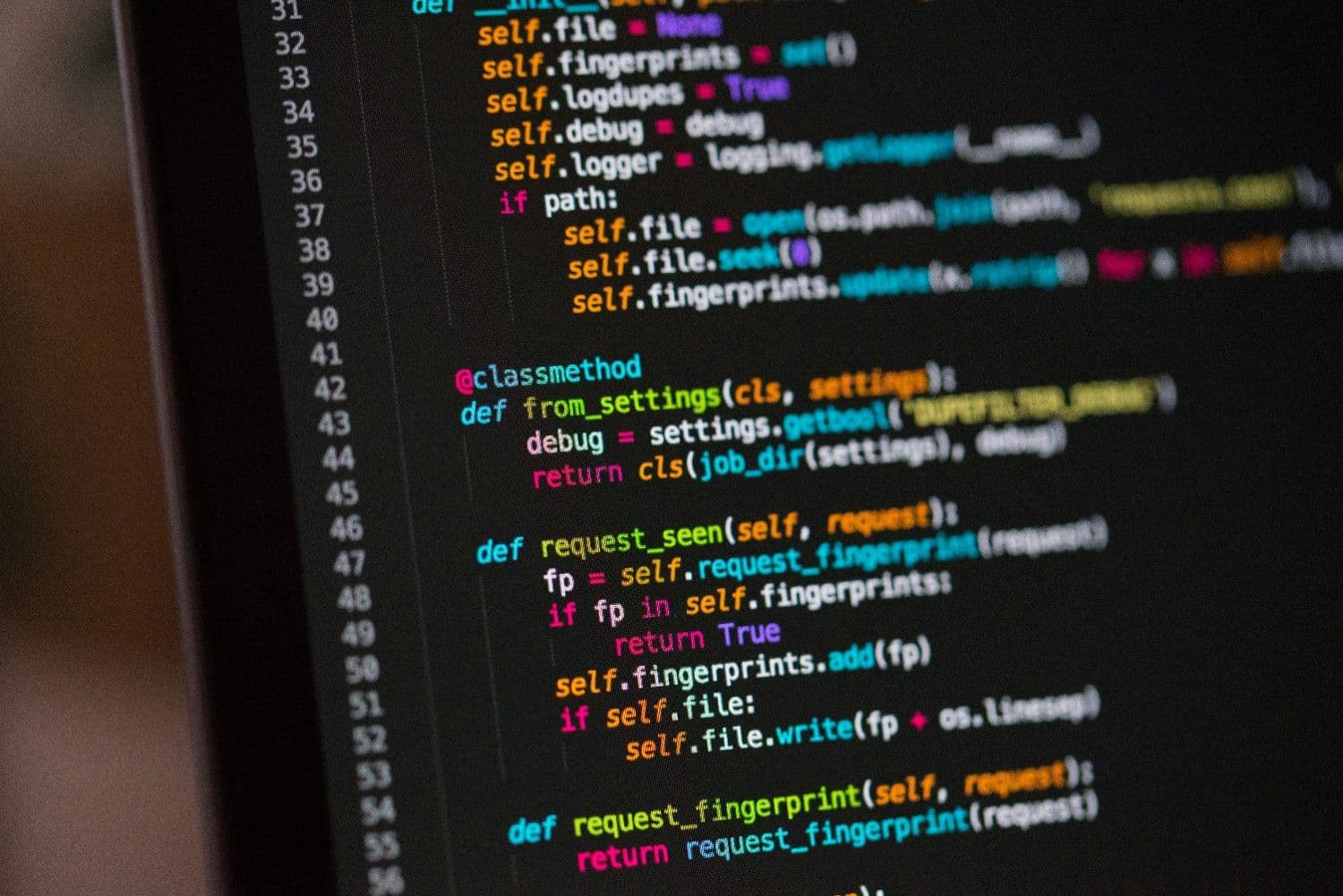 Best Programming Languages for Algorithmic Trading: Python vs C++ vs Pine Script